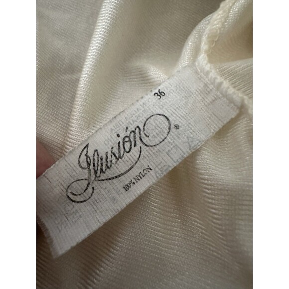 70’s Vintage Ilusion Lace top Slip Pearl Cami V Neck American Vintage 34D - Picture 6 of 9